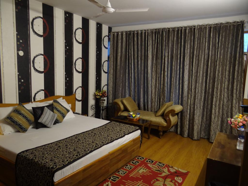Hotel Natraj Manali Dharamshala Quarto foto