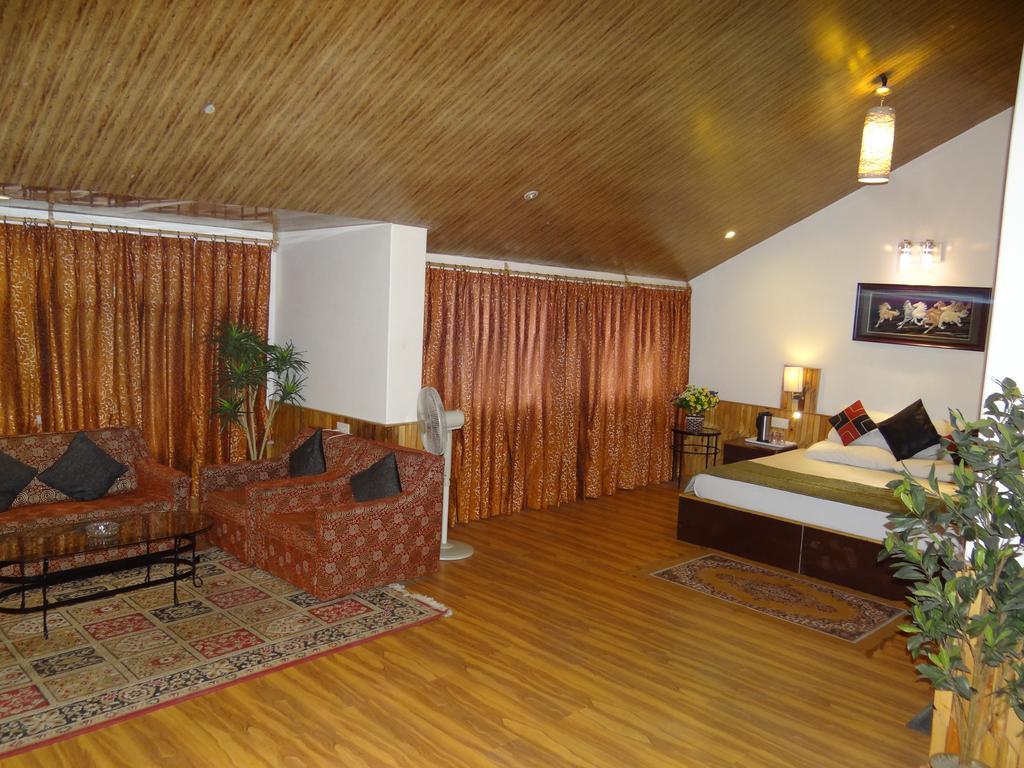 Hotel Natraj Manali Dharamshala Quarto foto