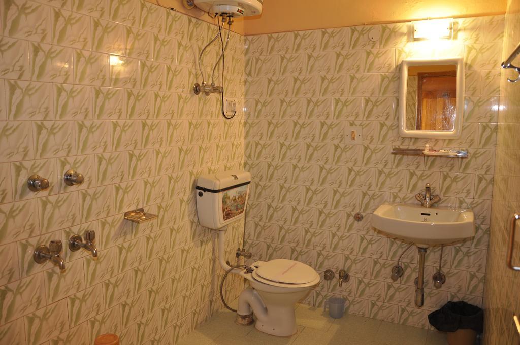 Hotel Natraj Manali Dharamshala Quarto foto
