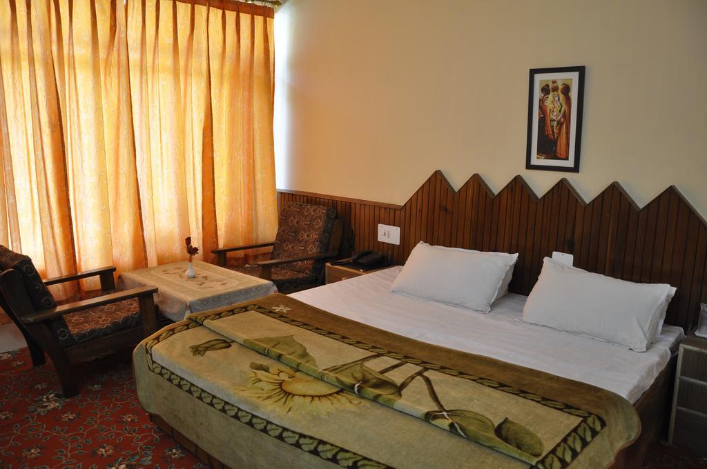 Hotel Natraj Manali Dharamshala Quarto foto