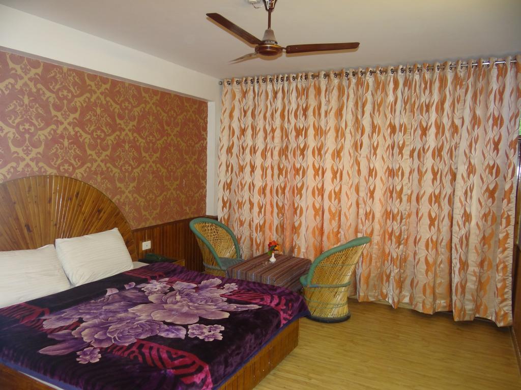 Hotel Natraj Manali Dharamshala Quarto foto